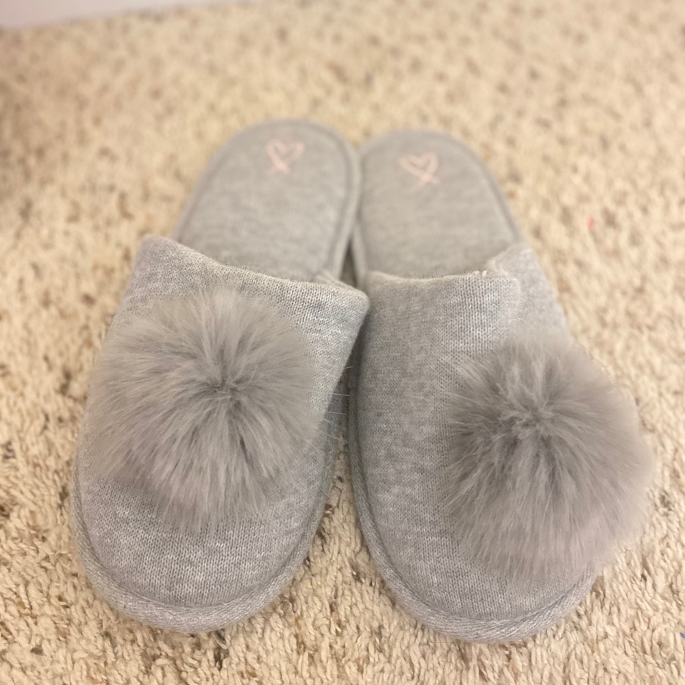 Victoria secret slipper SIZE L NEW NEVER WORN